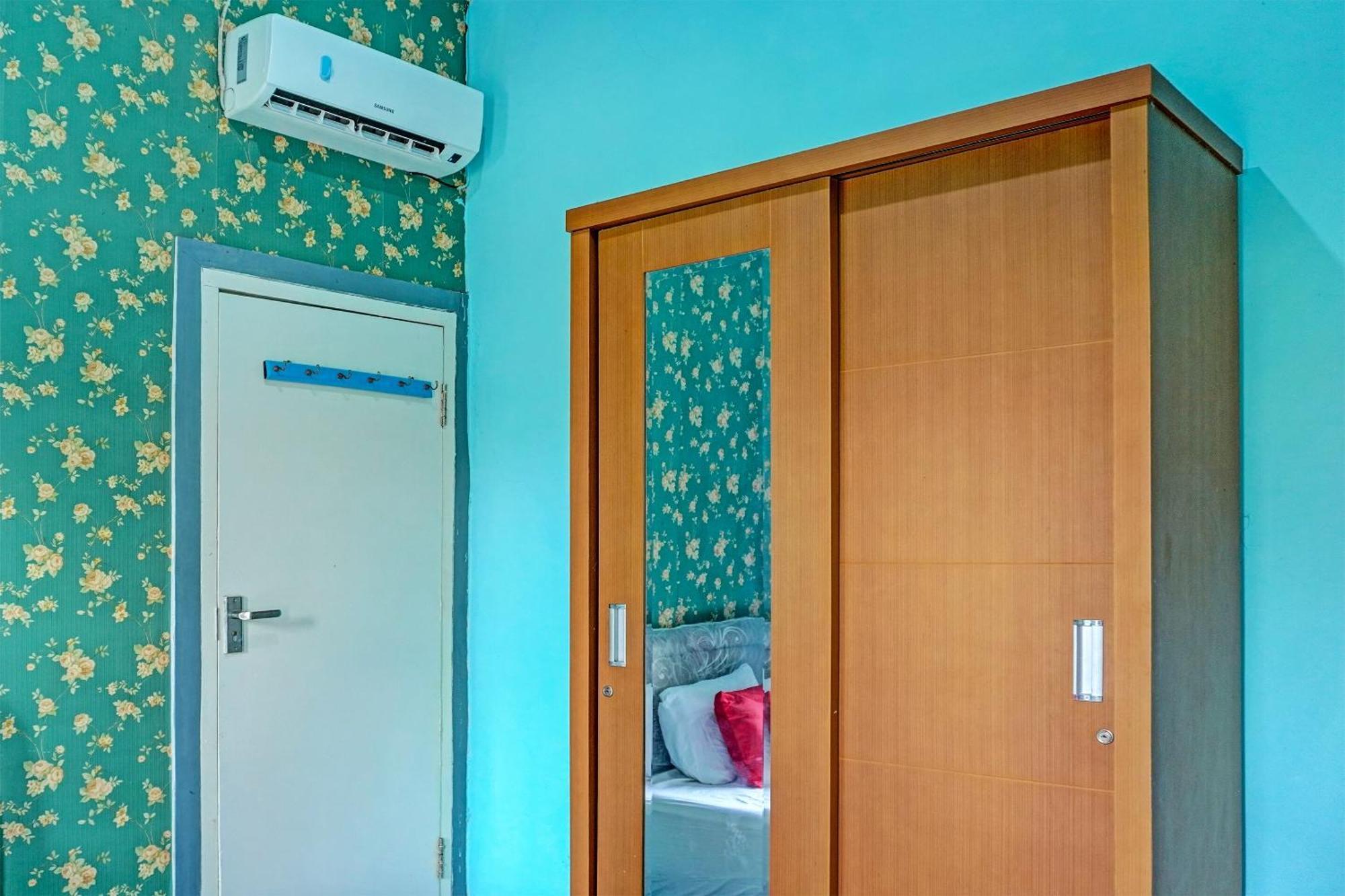 Oyo 91731 Home Stay Elis Cateliya Syariah 加拉旺 外观 照片