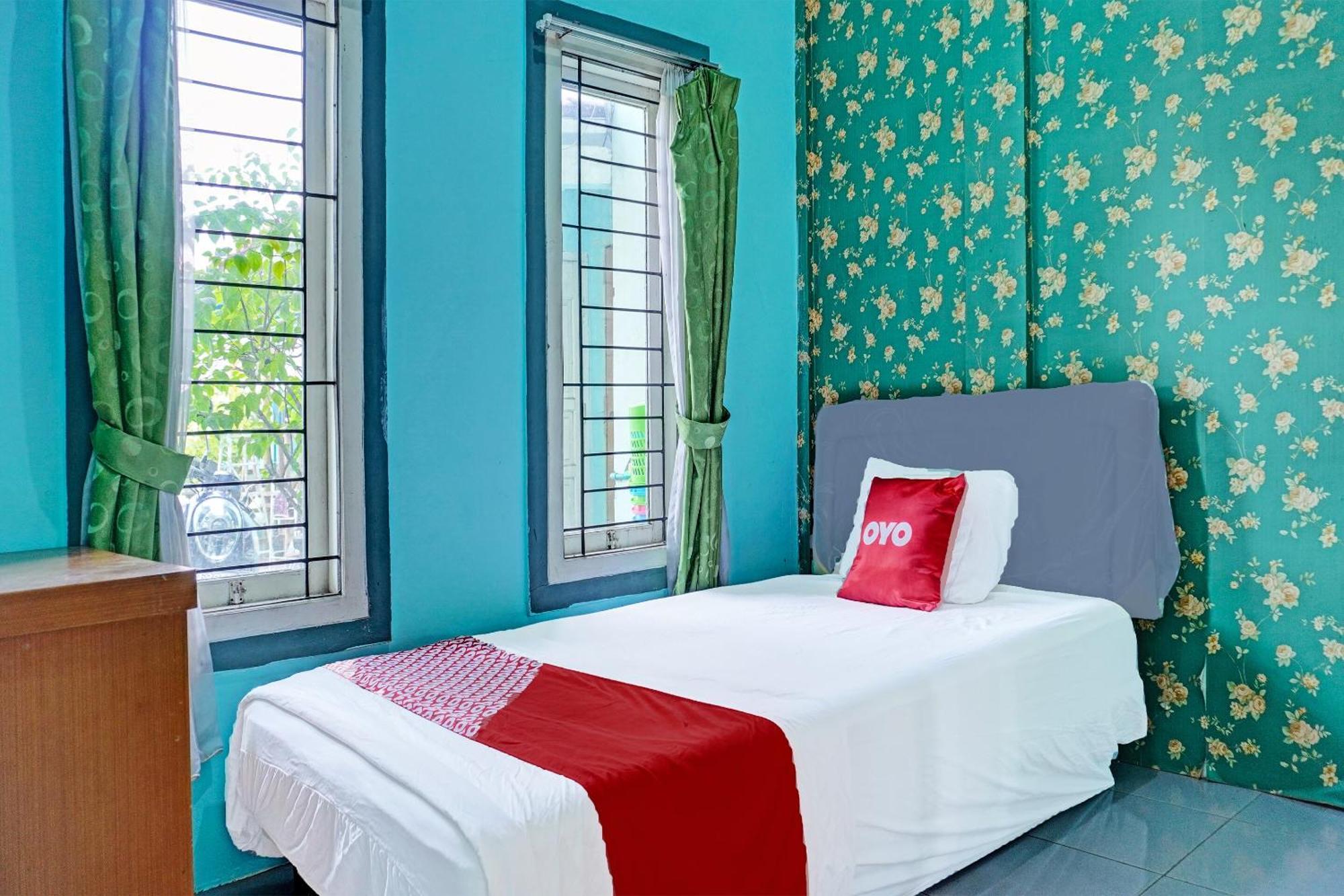 Oyo 91731 Home Stay Elis Cateliya Syariah 加拉旺 外观 照片