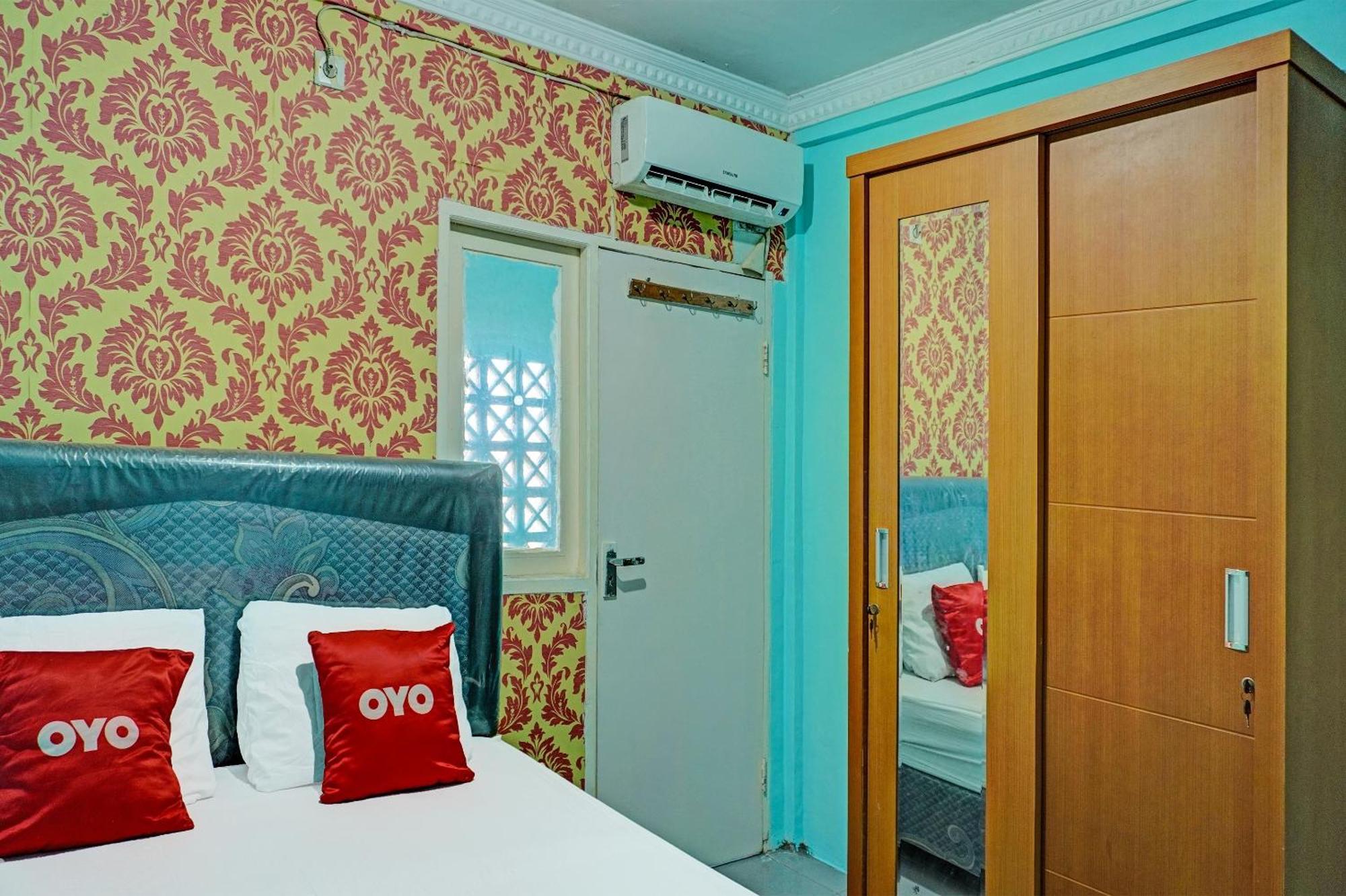 Oyo 91731 Home Stay Elis Cateliya Syariah 加拉旺 外观 照片