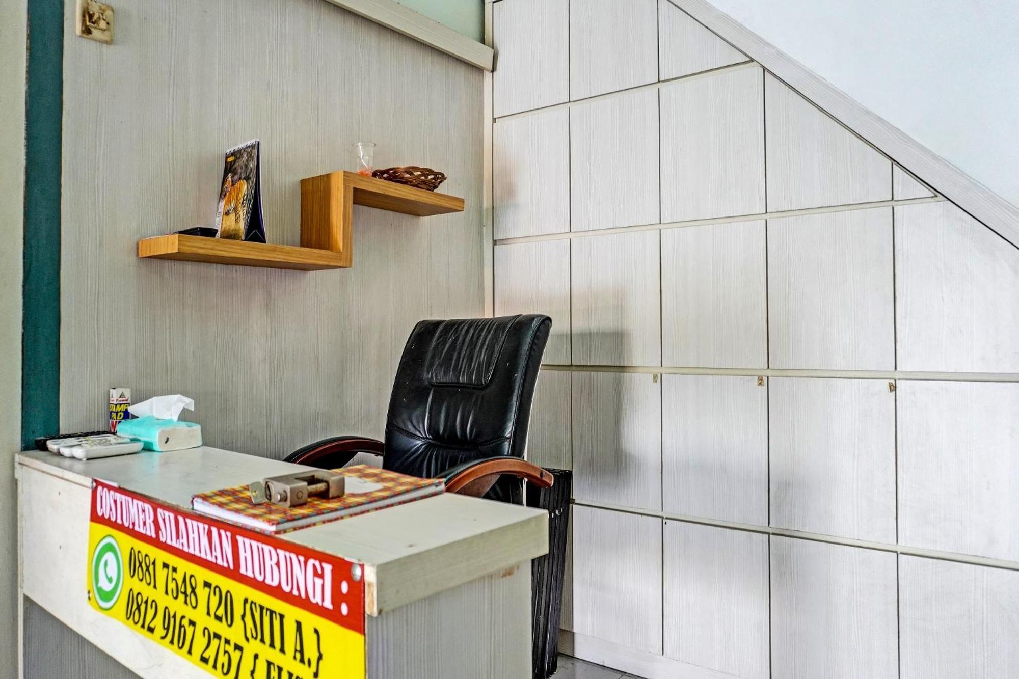 Oyo 91731 Home Stay Elis Cateliya Syariah 加拉旺 外观 照片