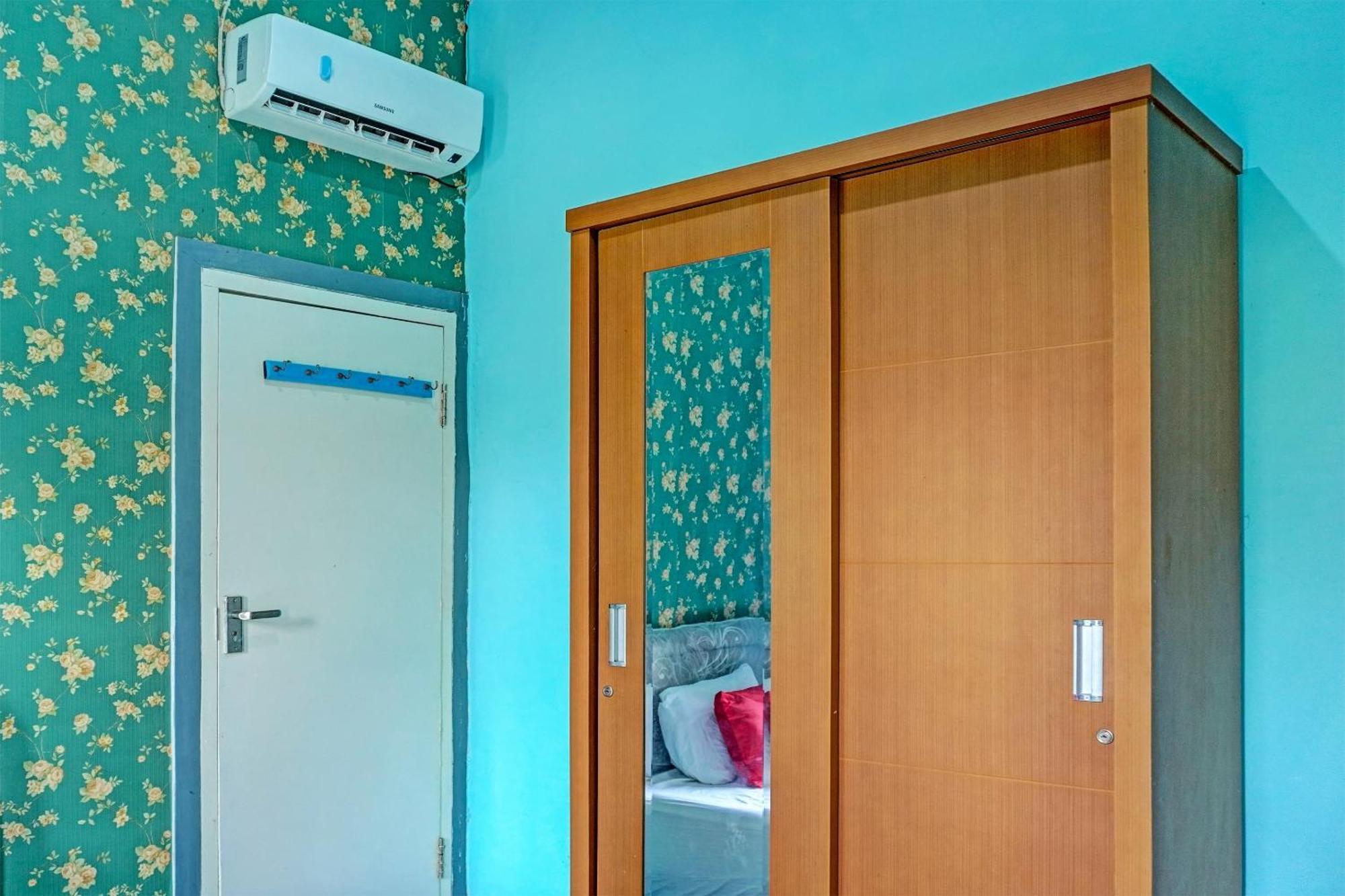Oyo 91731 Home Stay Elis Cateliya Syariah 加拉旺 外观 照片