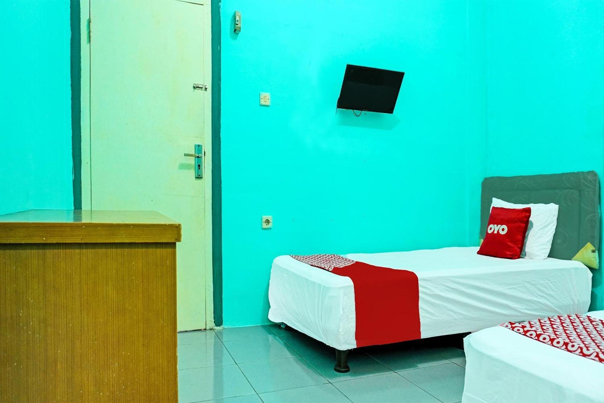 Oyo 91731 Home Stay Elis Cateliya Syariah 加拉旺 外观 照片