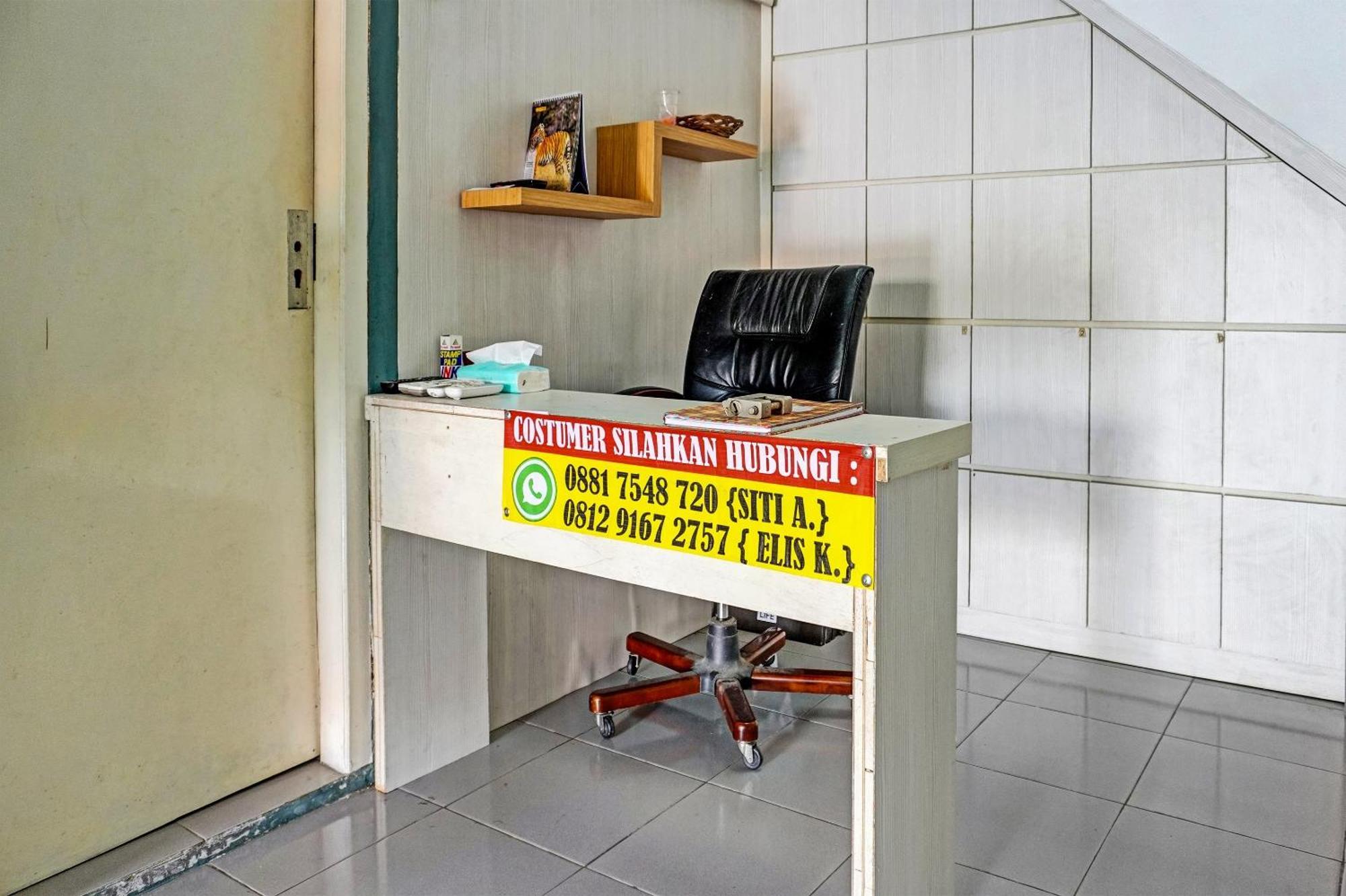 Oyo 91731 Home Stay Elis Cateliya Syariah 加拉旺 外观 照片