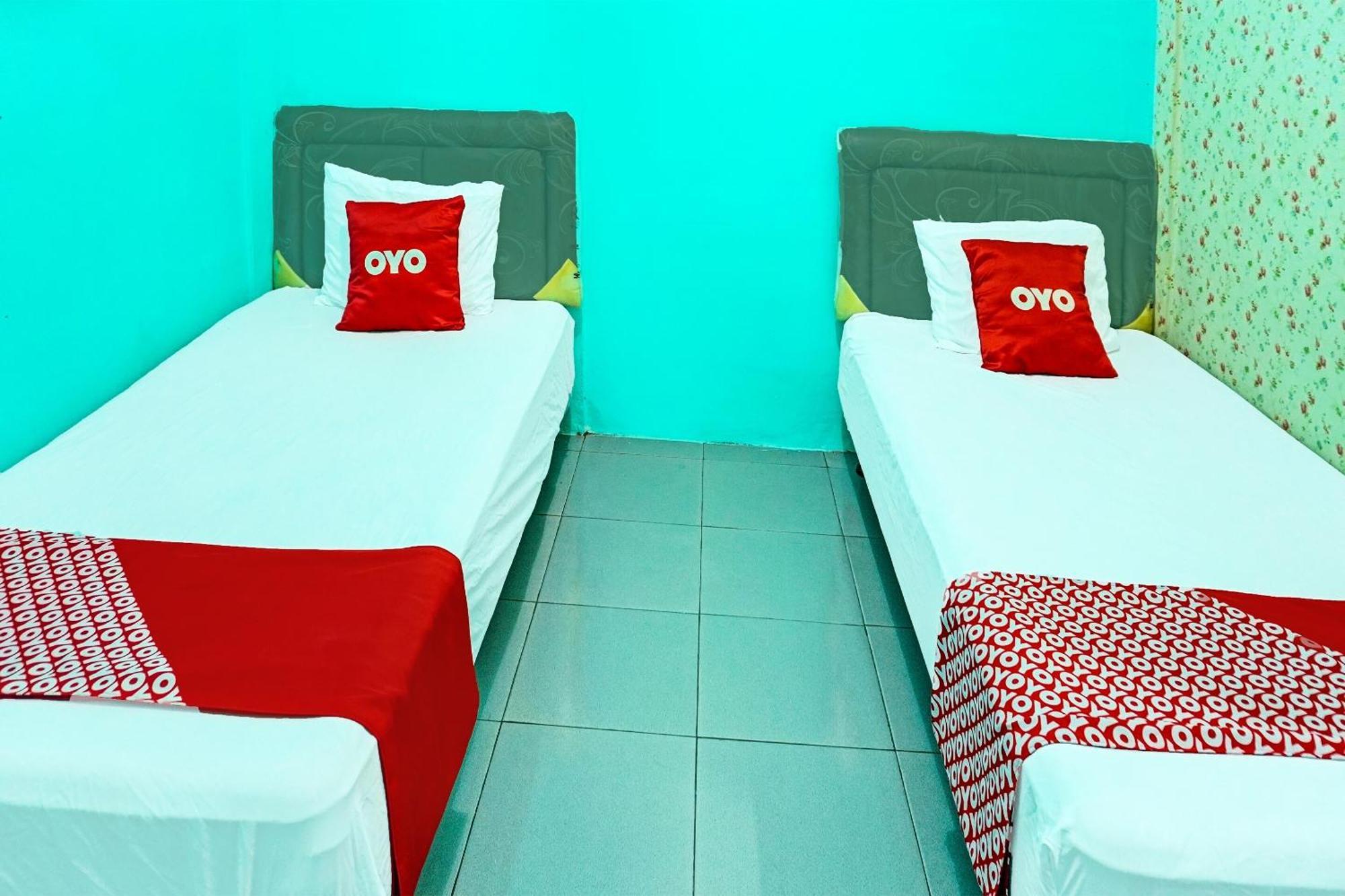 Oyo 91731 Home Stay Elis Cateliya Syariah 加拉旺 外观 照片