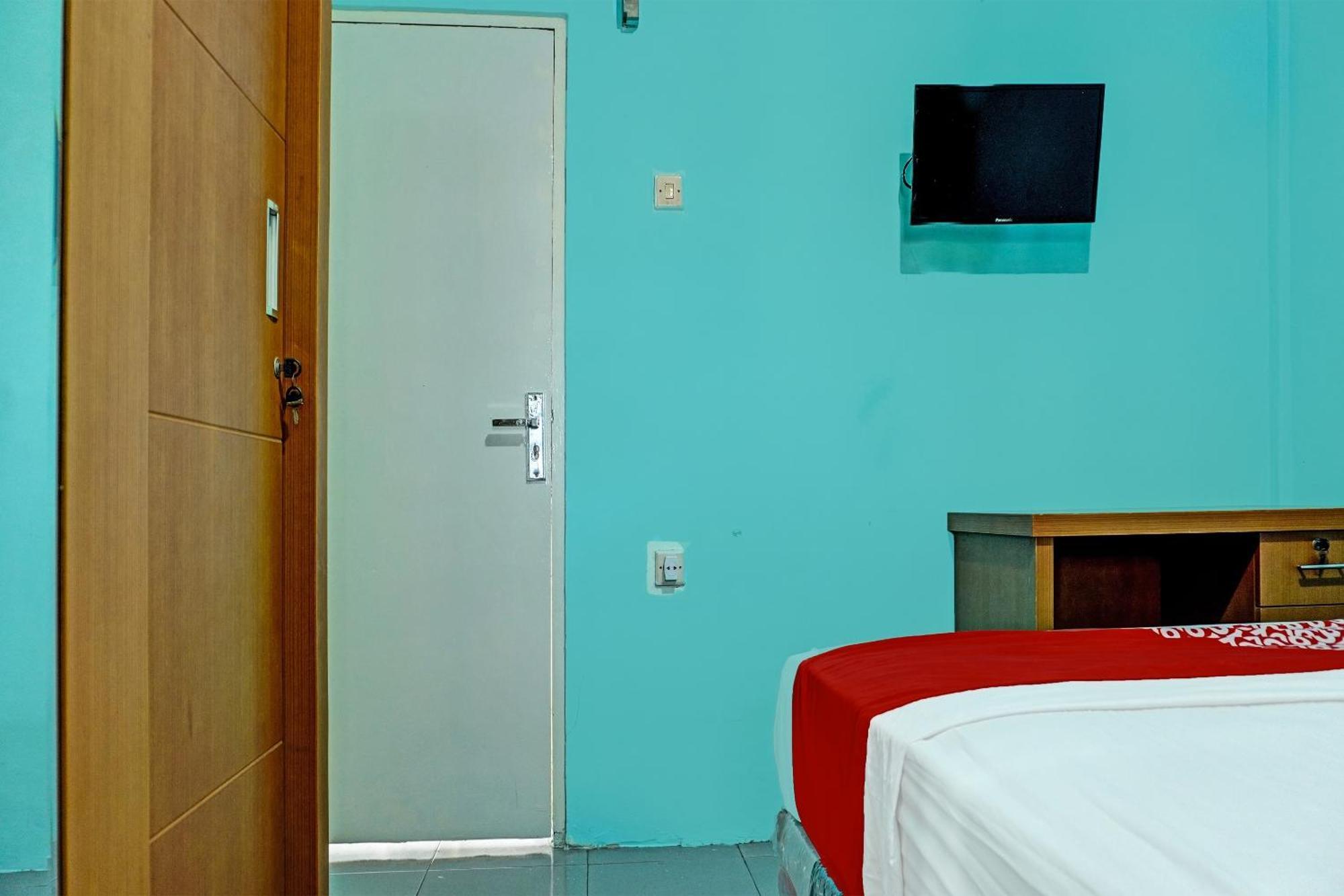 Oyo 91731 Home Stay Elis Cateliya Syariah 加拉旺 外观 照片