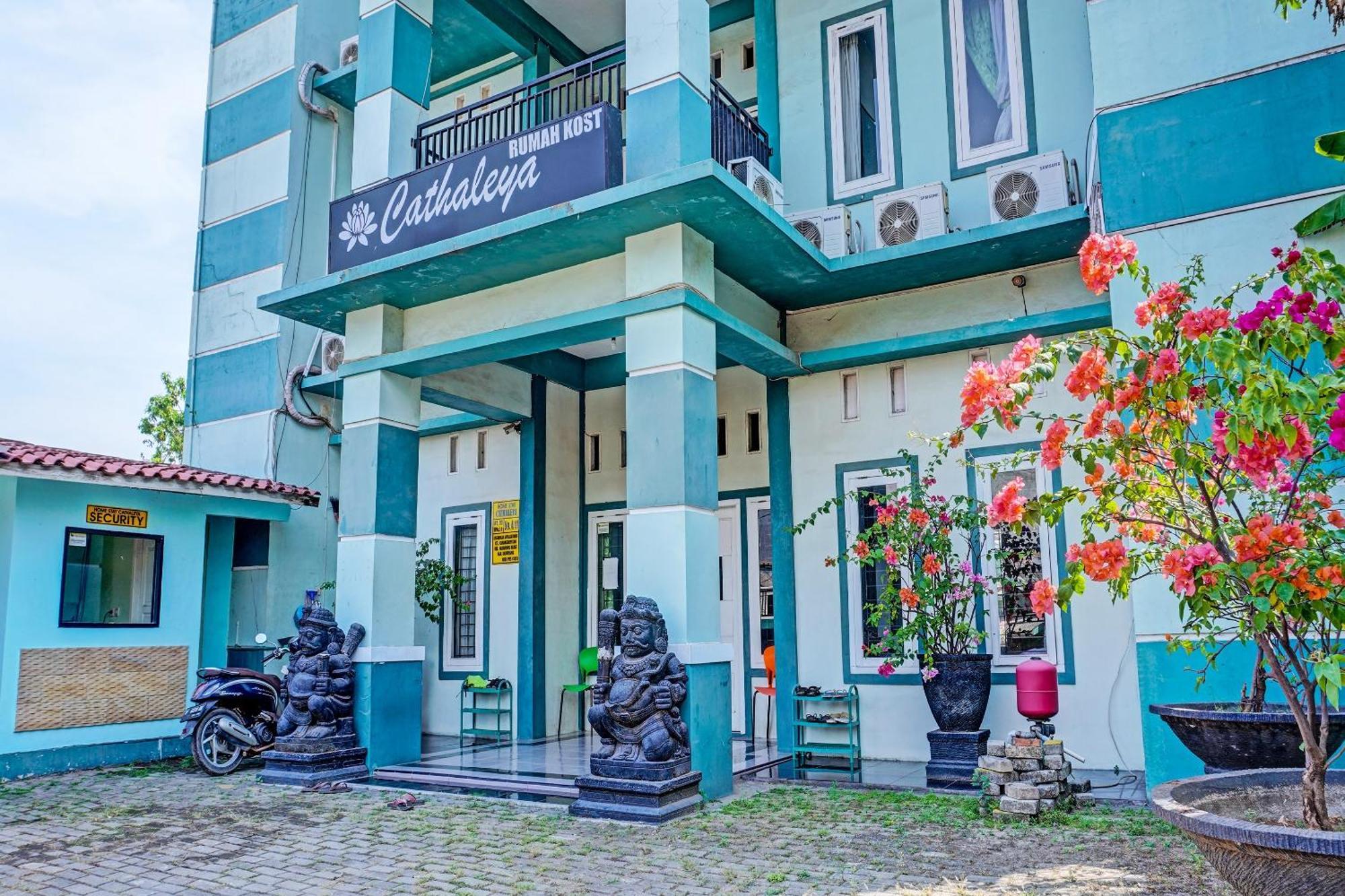 Oyo 91731 Home Stay Elis Cateliya Syariah 加拉旺 外观 照片